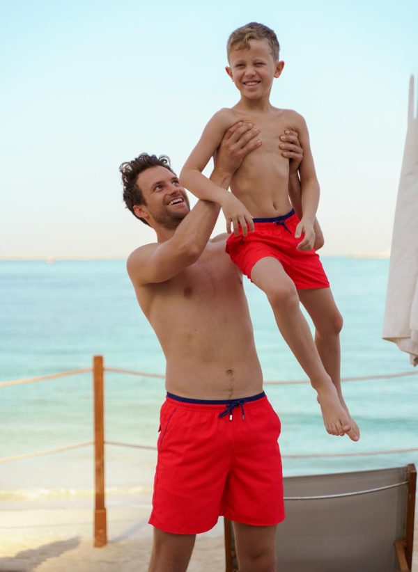 The Mike are essential CAHA CAPO boardshorts in red. Part of the CAHA CAPO men's swimwear collection.
