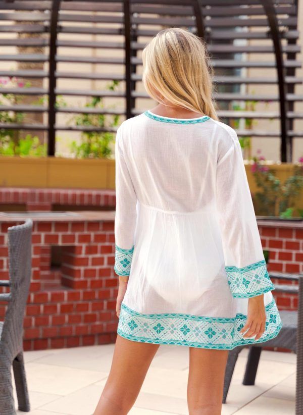 The Sara in kaftan in white & turquoise is made in fine crinkle cotton and features contrast embroidery. Part of the CAHA CAPO women's resortwear collection
