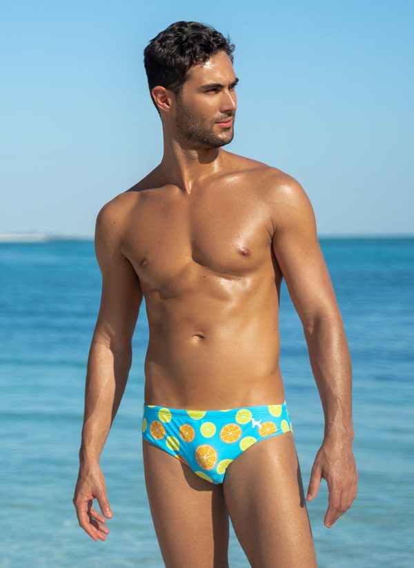 The Stevo swim briefs by CAHA CAPO are made with UPF50+ fabric. Part of the CAHA CAPO men’s swimwear collection.